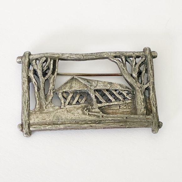 Antique / vintage sterling silver covered bridge scene brooch pin - Picture 1 of 6